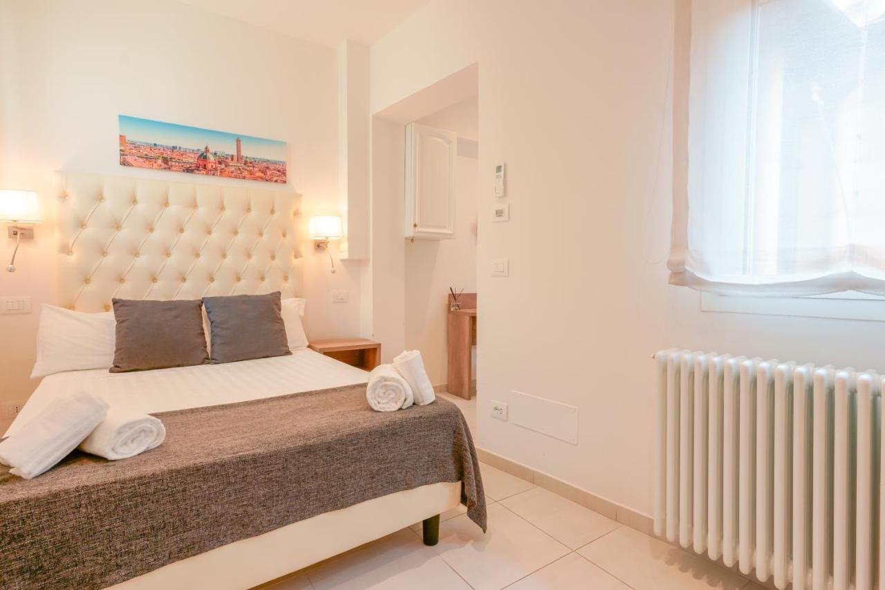 Bed and Breakfast Attico Di Via D'Azeglio Bolonia Exterior foto