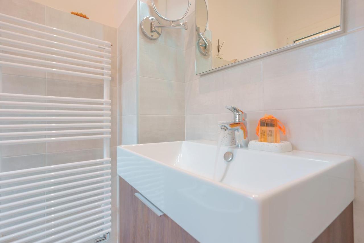 Bed and Breakfast Attico Di Via D'Azeglio Bolonia Exterior foto